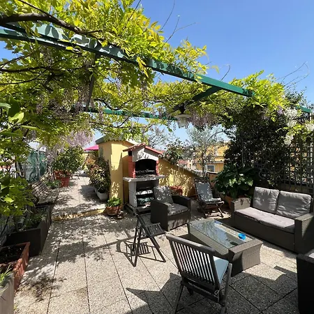 Dream Garden Center On Subway 10 Guest Apartment *