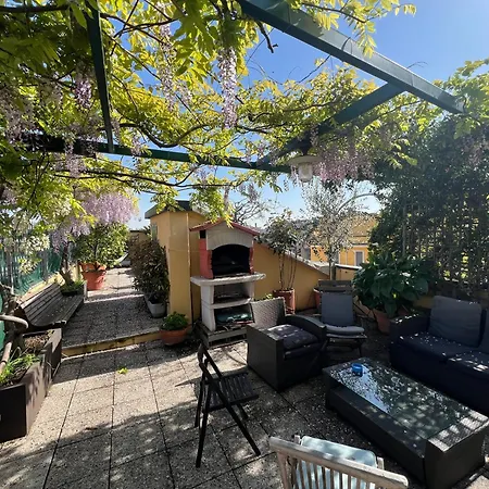 Dream Garden Center On Subway 10 Guest Apartment