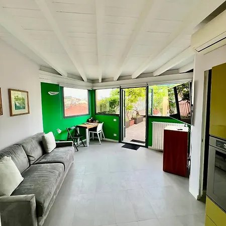 Dream Garden Center On Subway 10 Guest Apartment