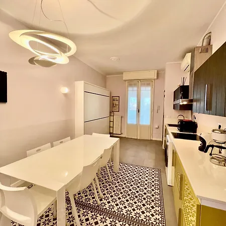 Dream Garden Center On Subway 10 Guest Apartment *